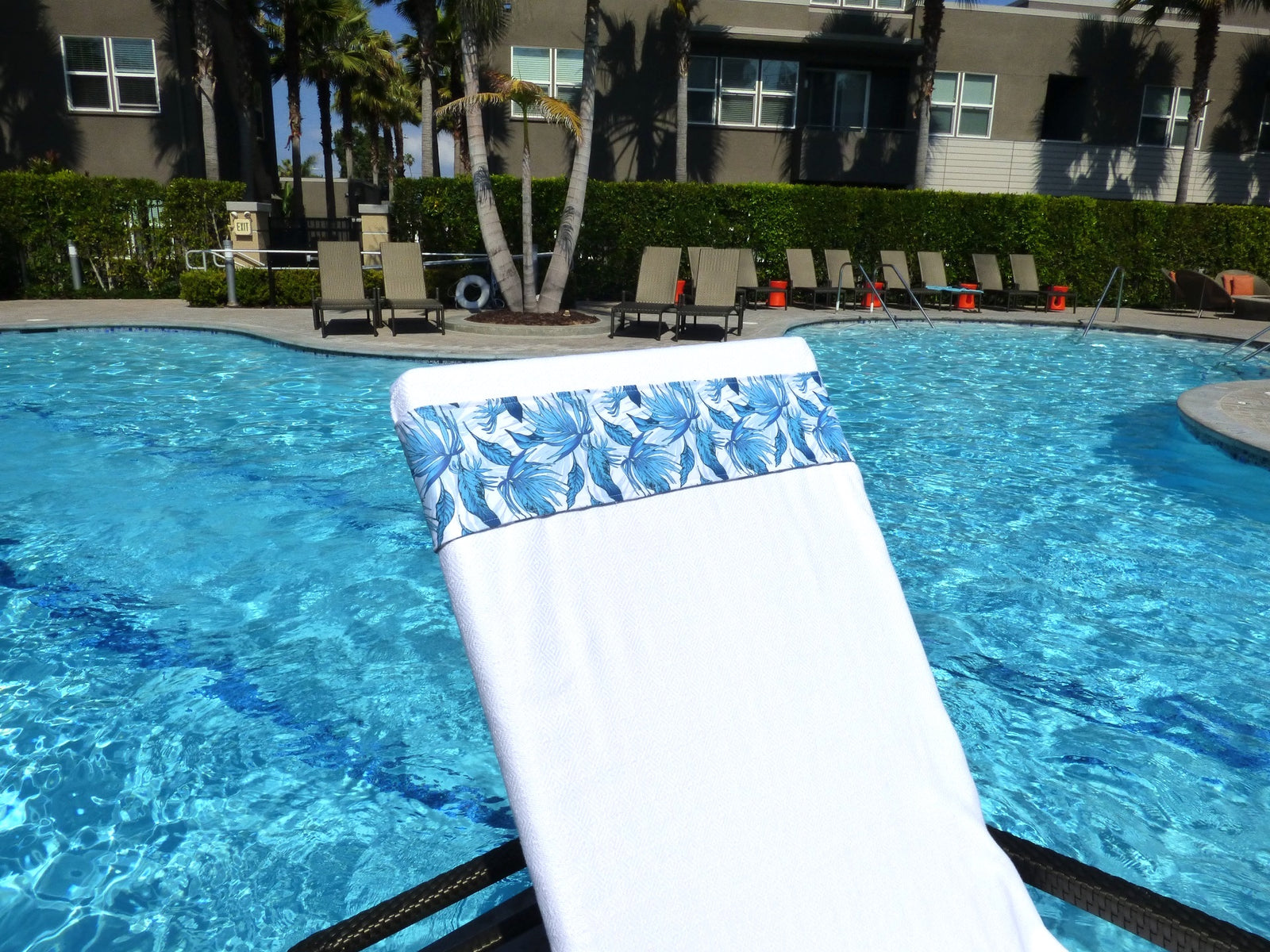 Shady Palms Towel Tamer