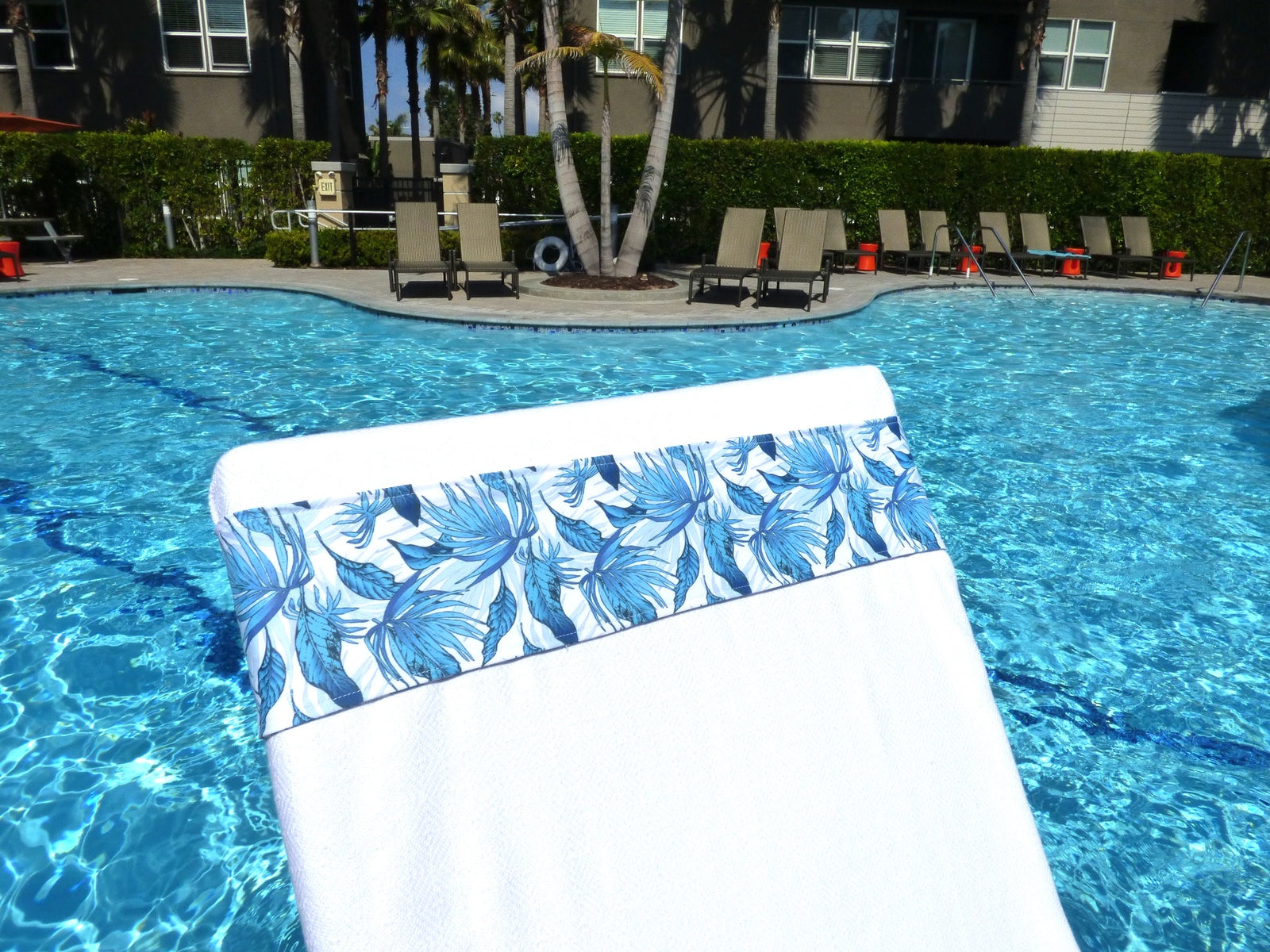 Shady Palms Towel Tamer